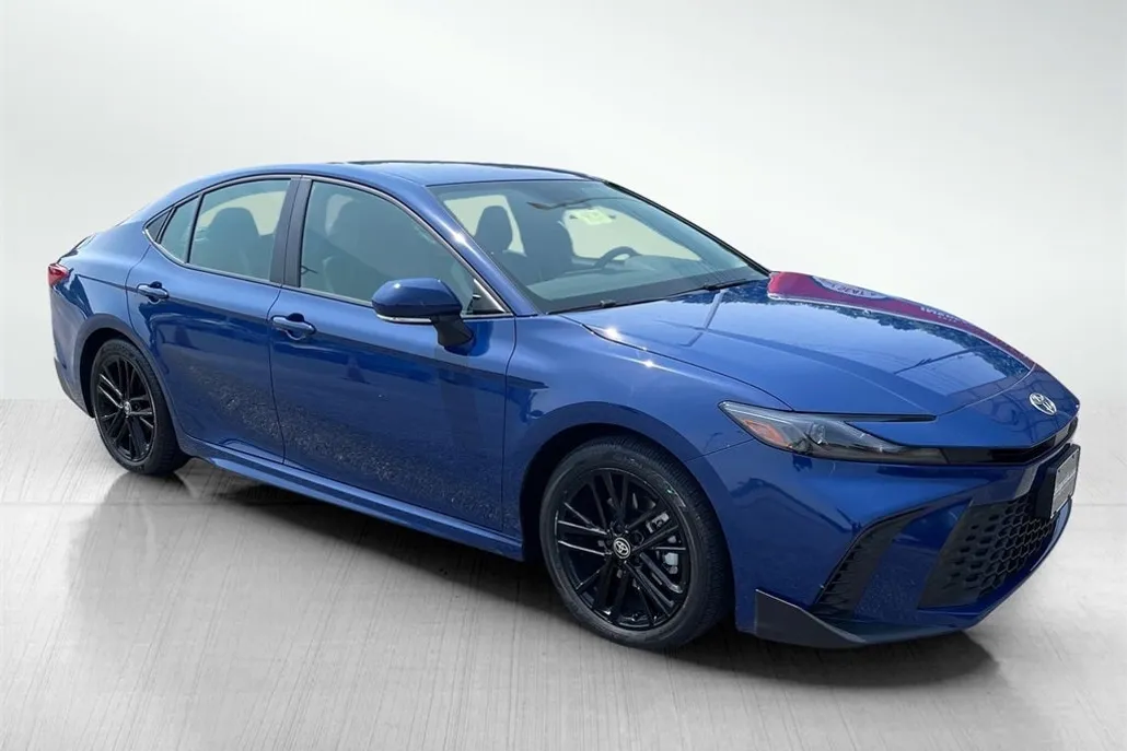 2025 Toyota Camry SE photo 1