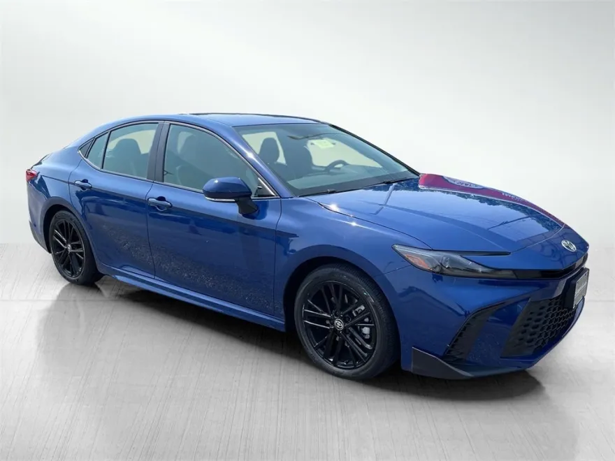 2025 Toyota Camry SE photo 1