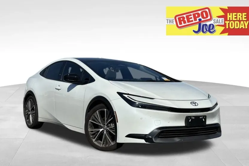 2024 Toyota Prius LE photo 1
