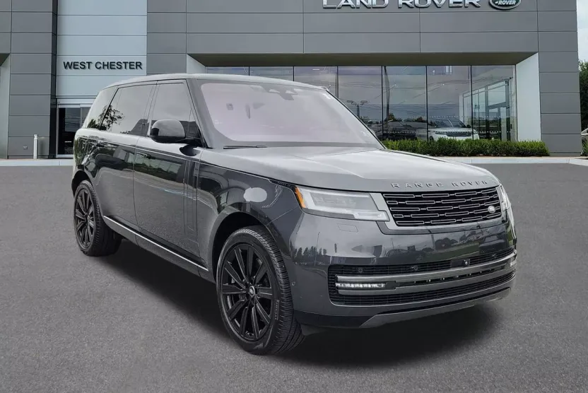 2023 Land Rover Range Rover SE photo 1