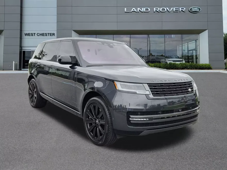 2023 Land Rover Range Rover SE photo 1