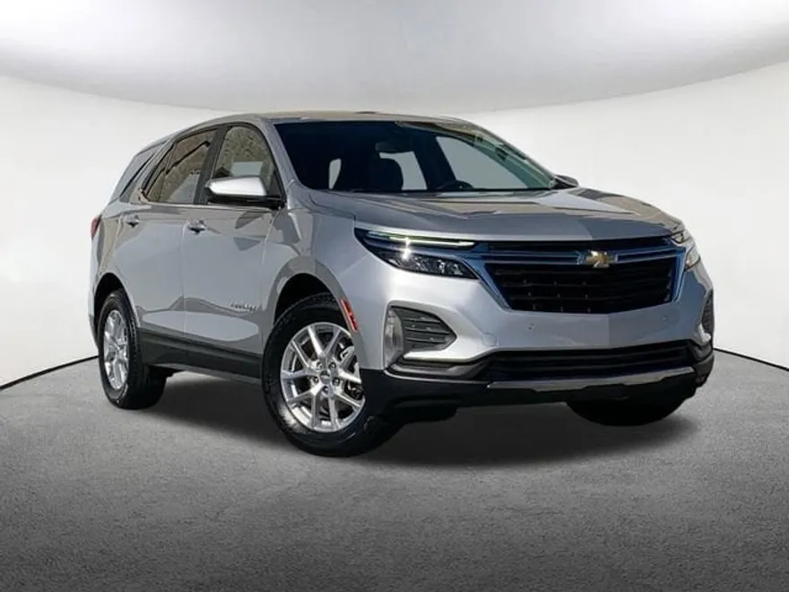 2022 Chevrolet Equinox LT photo 1