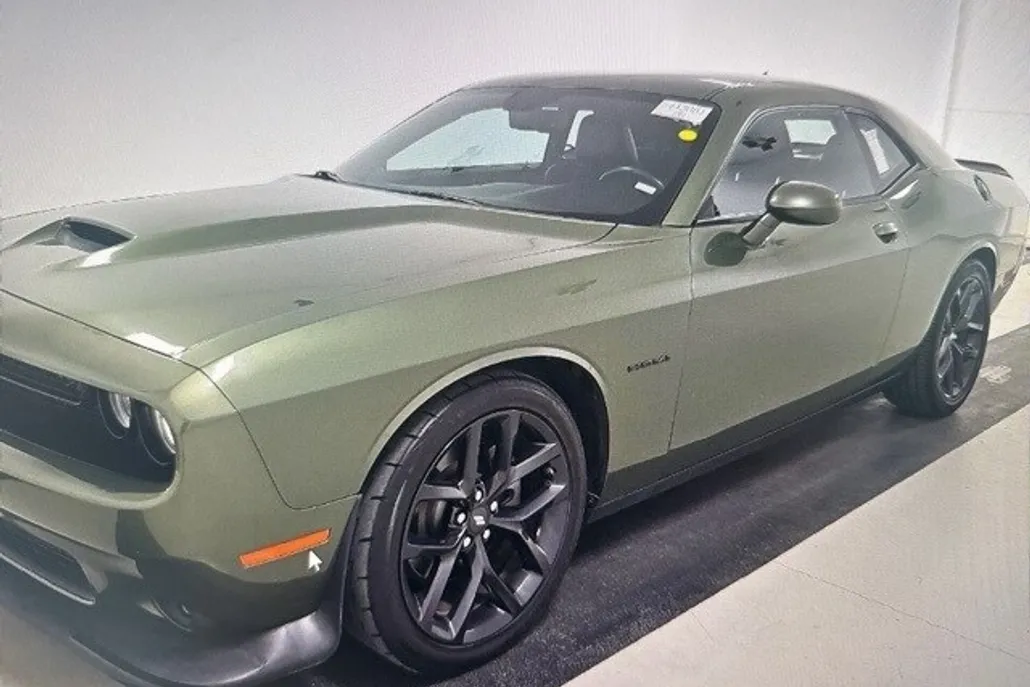 2022 Dodge Challenger R/T photo 1