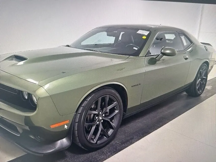 2022 Dodge Challenger R/T photo 1