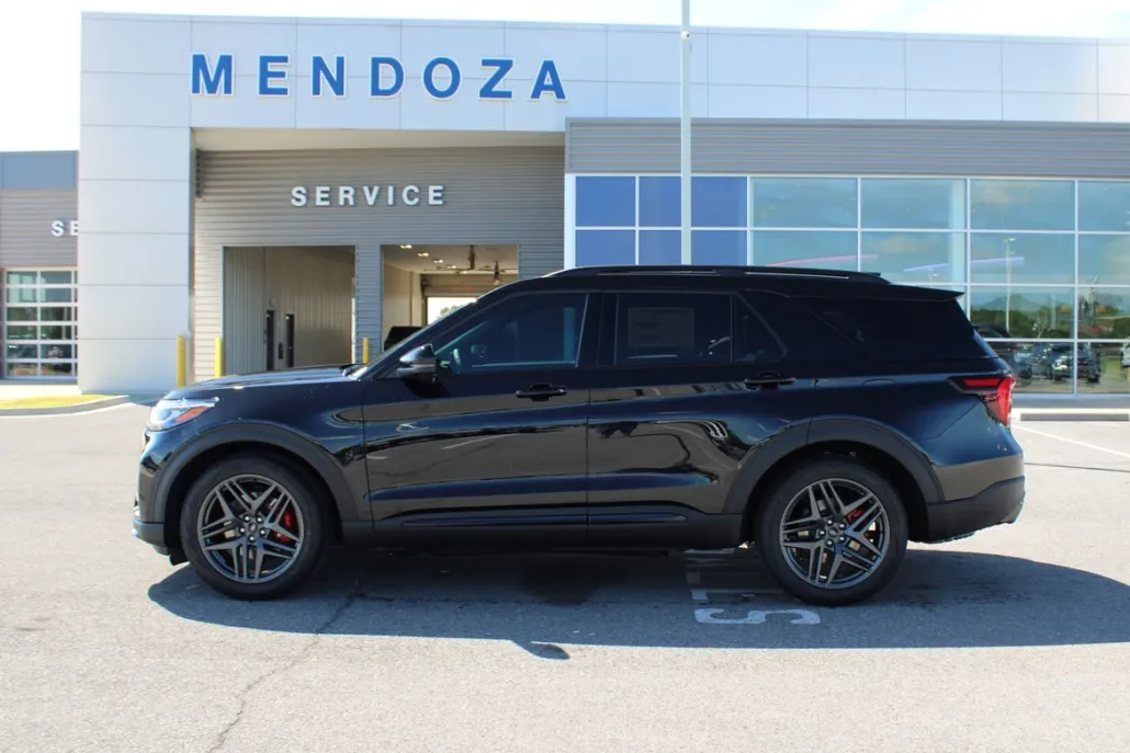 2025 Ford Explorer ST photo 1