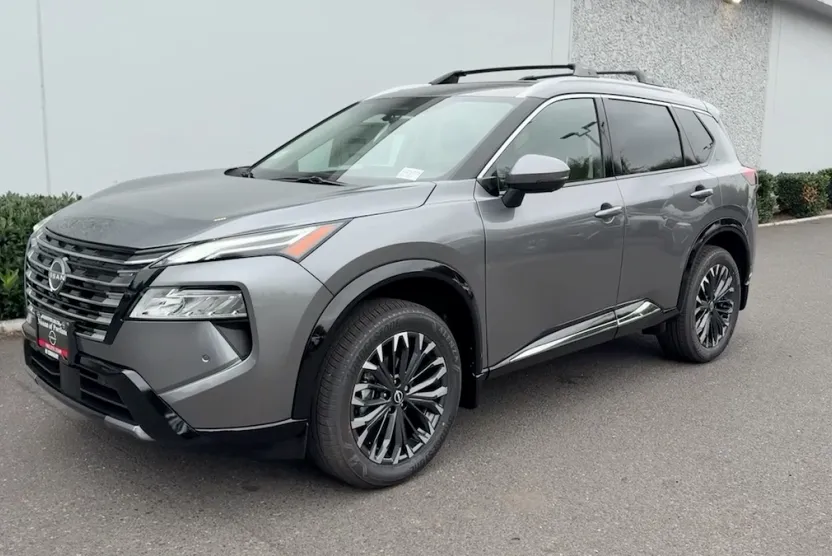 2026 Nissan Rogue Platinum photo 1