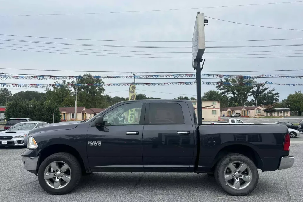 2017 Ram 1500 SLT photo 1