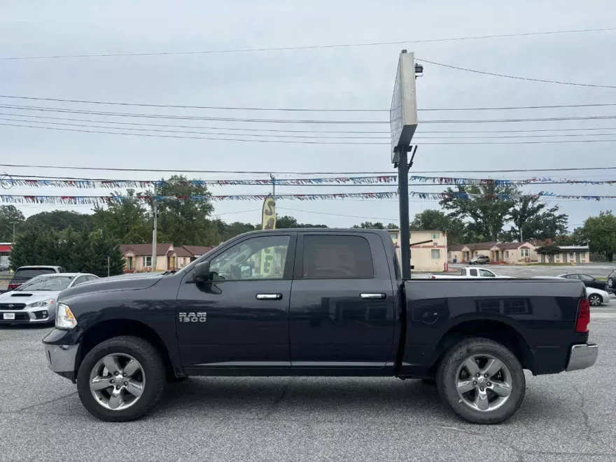 2017 Ram 1500 SLT photo 1