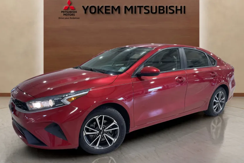 2023 Kia Forte LXS photo 1