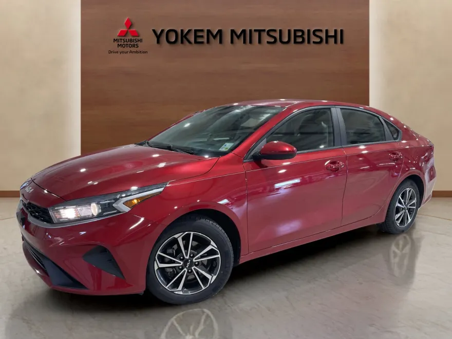 2023 Kia Forte LXS photo 1