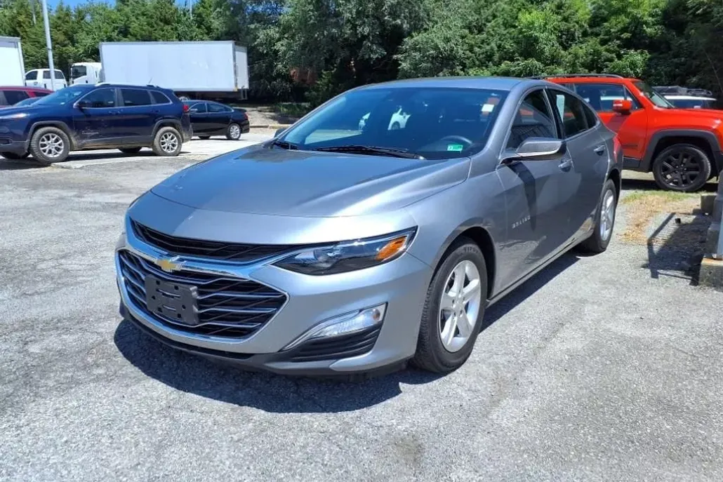2023 Chevrolet Malibu LS photo 1