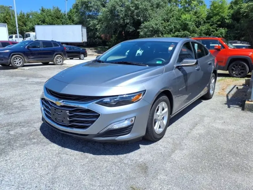 2023 Chevrolet Malibu LS photo 1