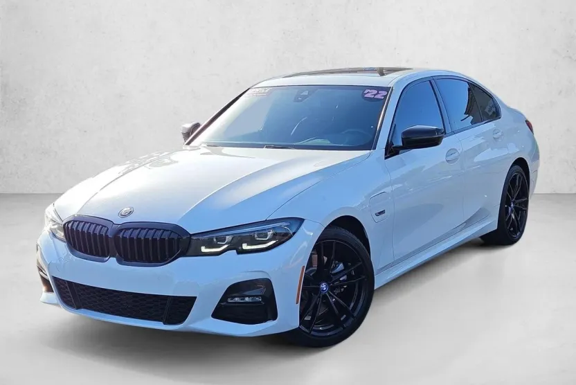 2022 Bmw 330e 3-Series photo 1