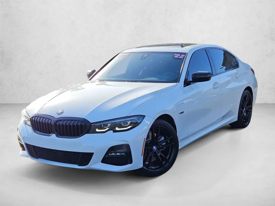 2022 Bmw 330e 3-Series photo 1