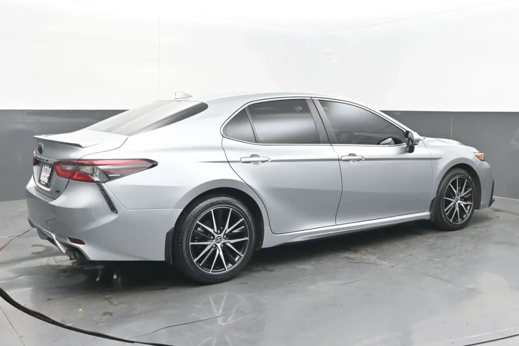 2023 Toyota Camry SE photo 1
