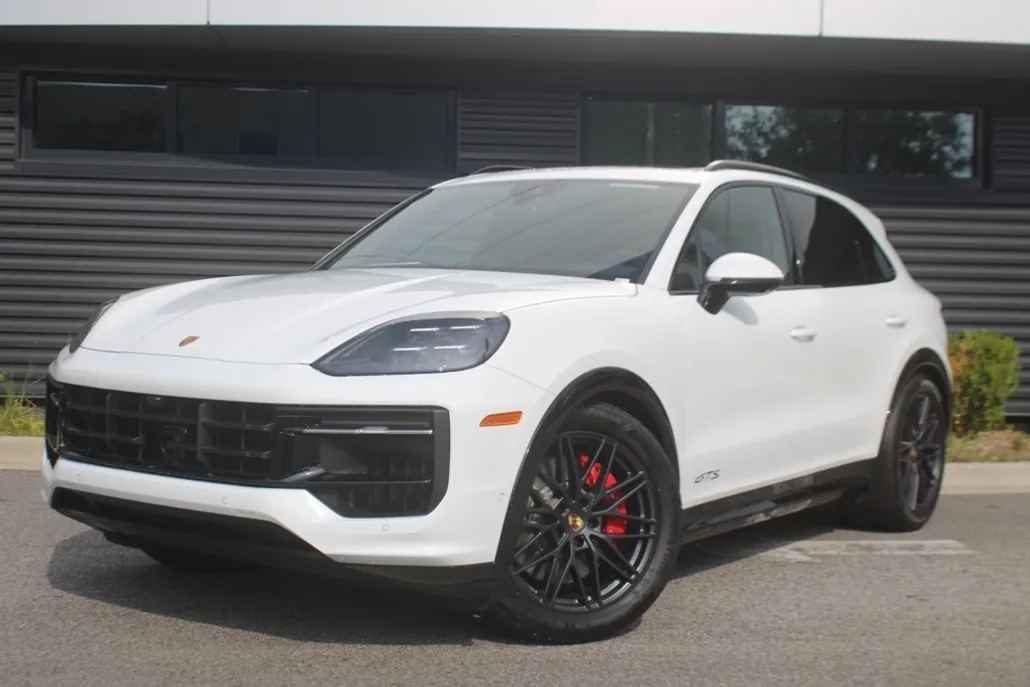2025 Porsche Cayenne GTS photo 1