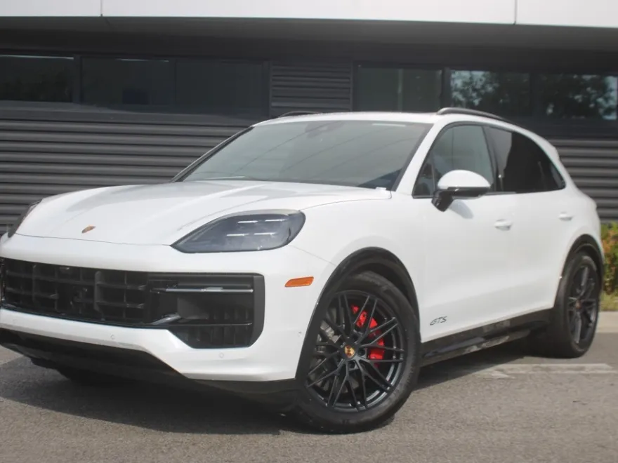 2025 Porsche Cayenne GTS photo 1