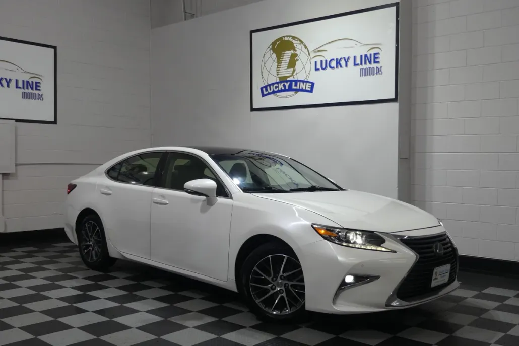2016 Lexus ES 350 photo 1