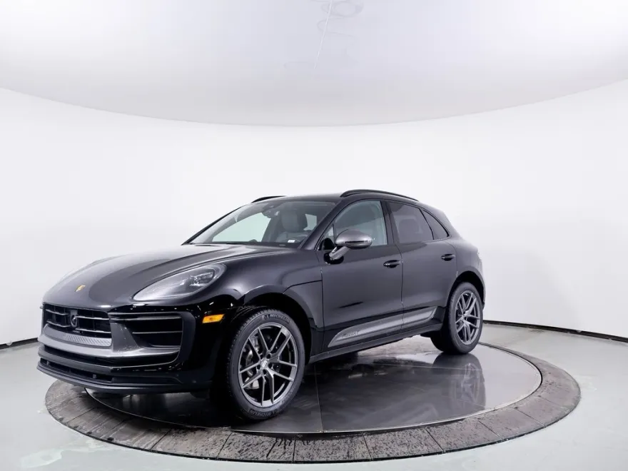 2025 Porsche Macan T photo 1