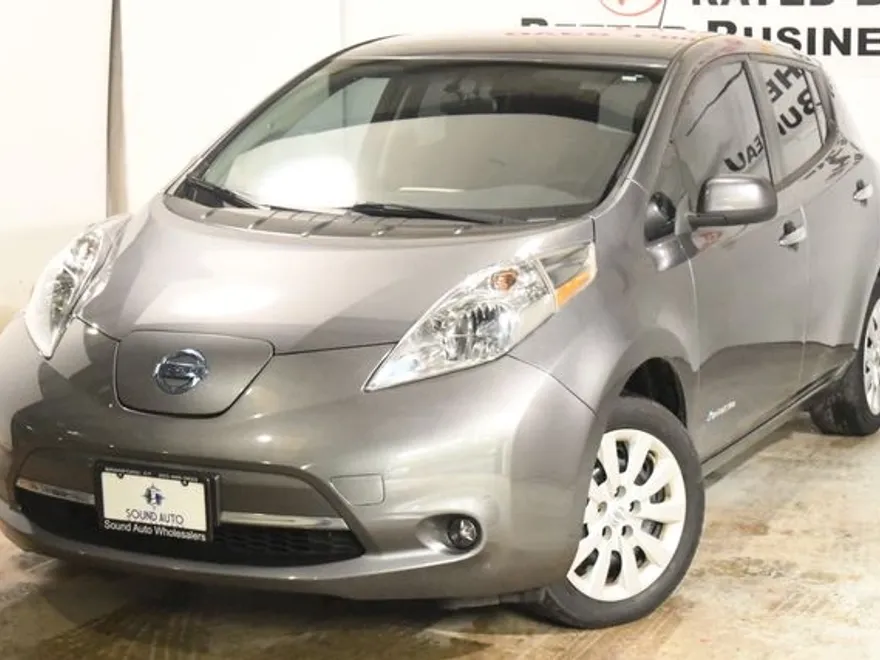 2017 Nissan Leaf S photo 1