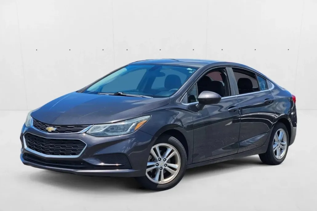 2017 Chevrolet Cruze LT photo 1