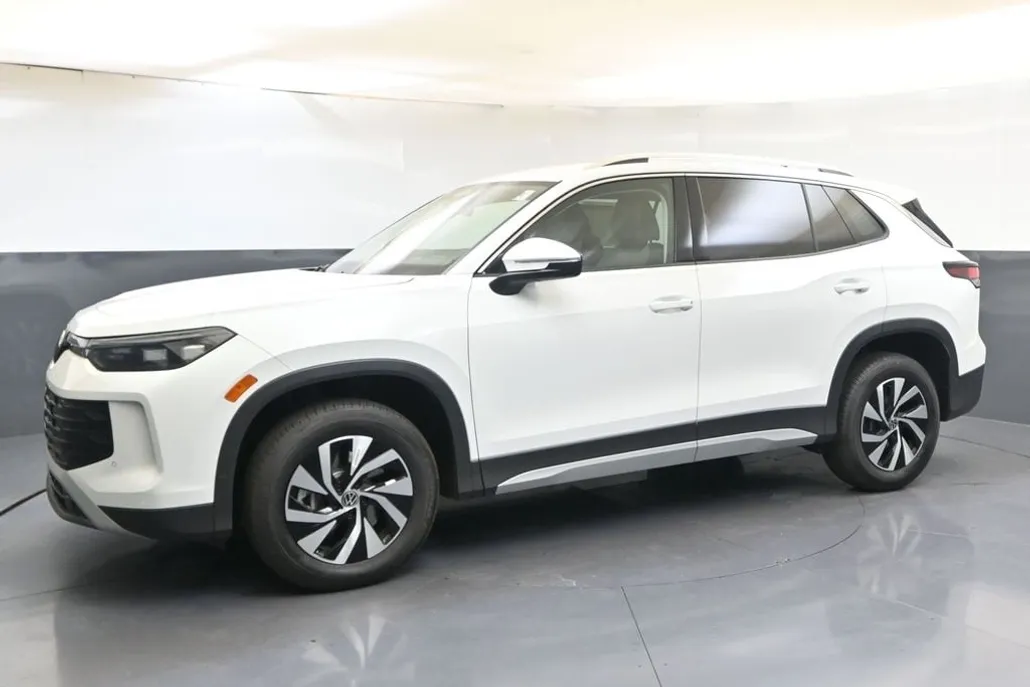 2025 Volkswagen Tiguan S photo 1
