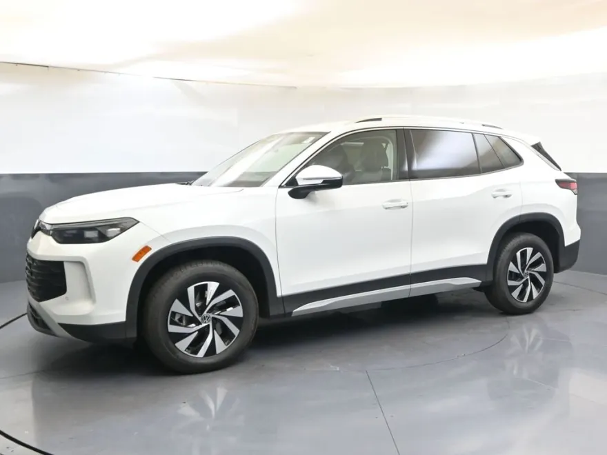 2025 Volkswagen Tiguan S photo 1