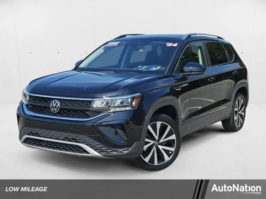 2024 Volkswagen Taos SE photo 1