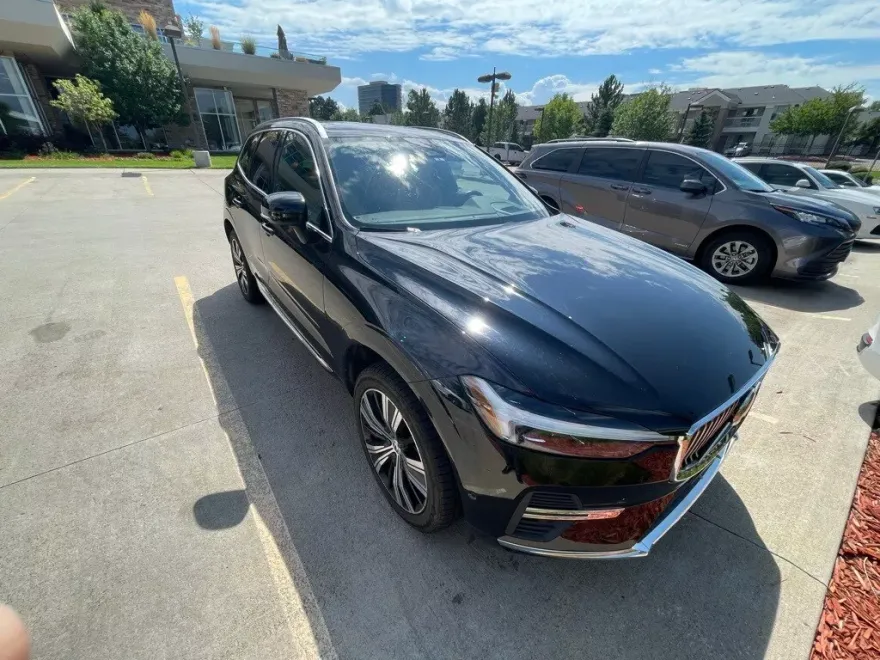 2022 Volvo XC60 B5 Inscription photo 1