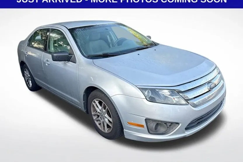 2012 Ford Fusion S photo 1