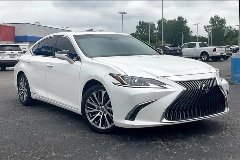 2020 Lexus ES 300h photo 1