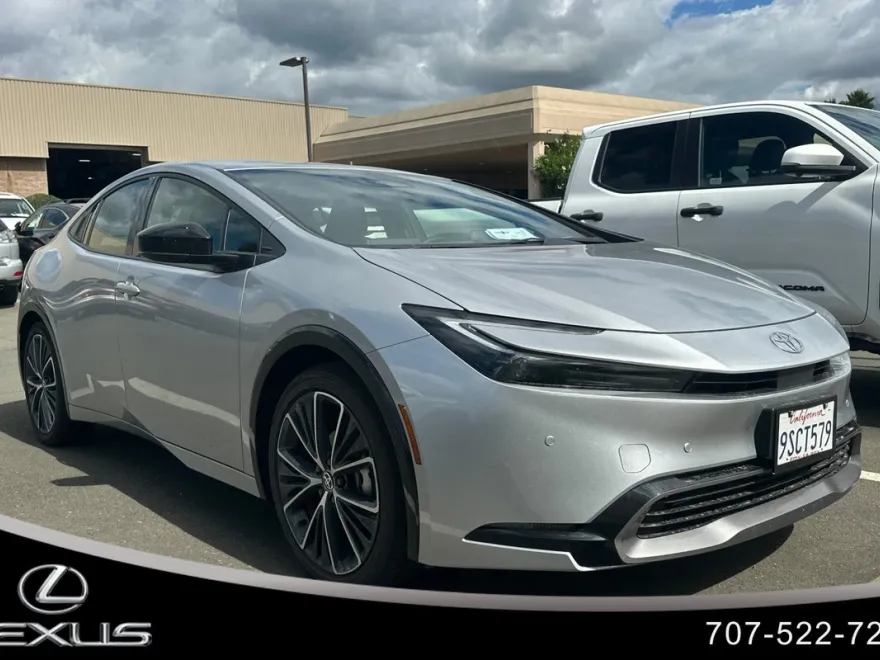 2024 Toyota Prius LE photo 1
