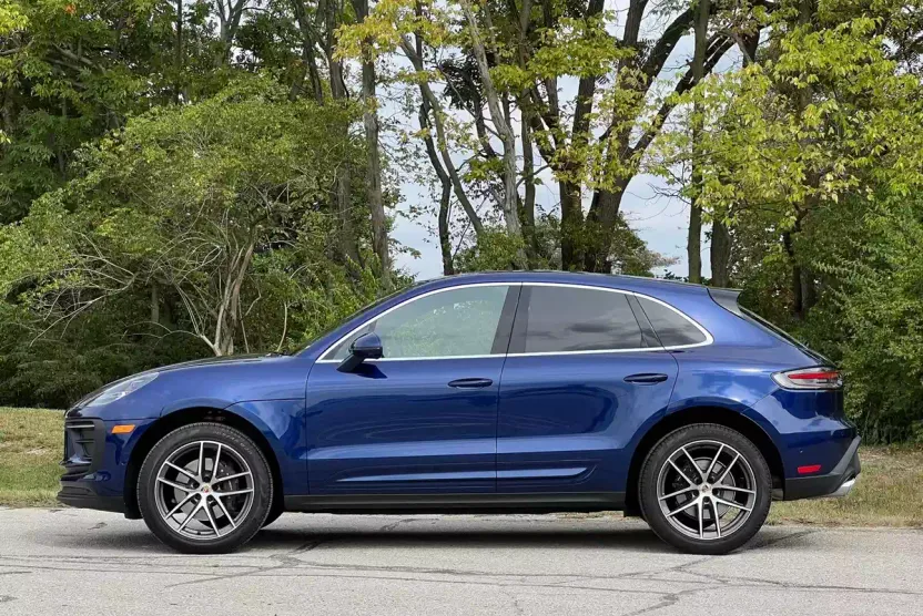 2023 Porsche Macan Base photo 1