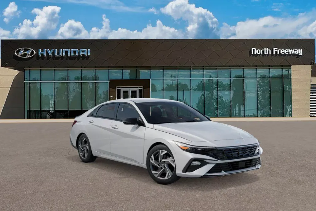 2025 Hyundai Elantra SEL Sport photo 1