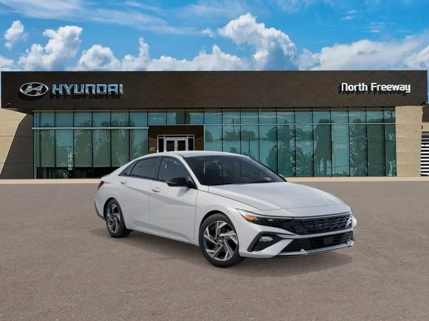 2025 Hyundai Elantra SEL Sport photo 1