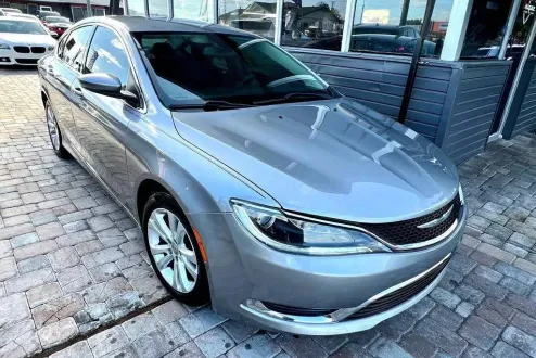 2016 Chrysler 200 Limited photo 2