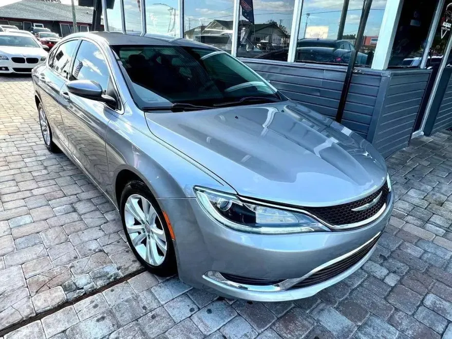 2016 Chrysler 200 Limited photo 2