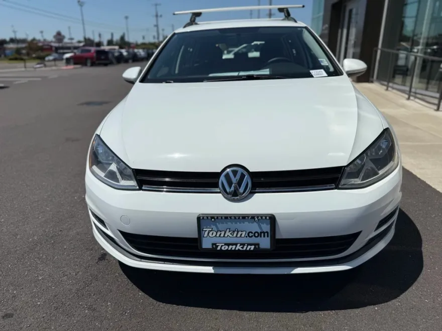 2017 Volkswagen Golf SportWagen S photo 1