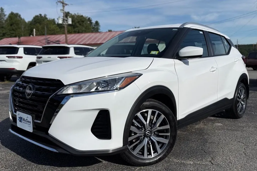 2024 Nissan Kicks SV photo 1