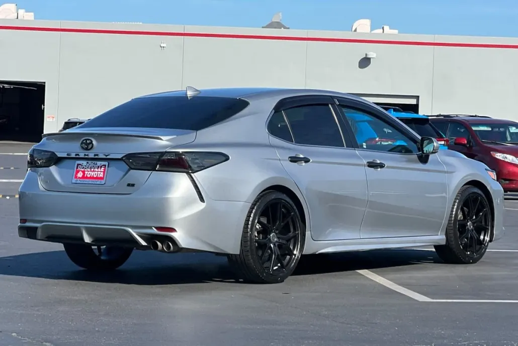 2019 Toyota Camry SE photo 1