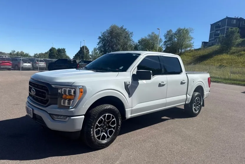 2023 Ford F-150 XLT photo 1