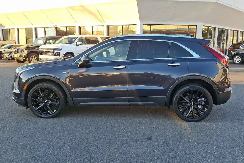2022 Cadillac XT4 Luxury photo 1