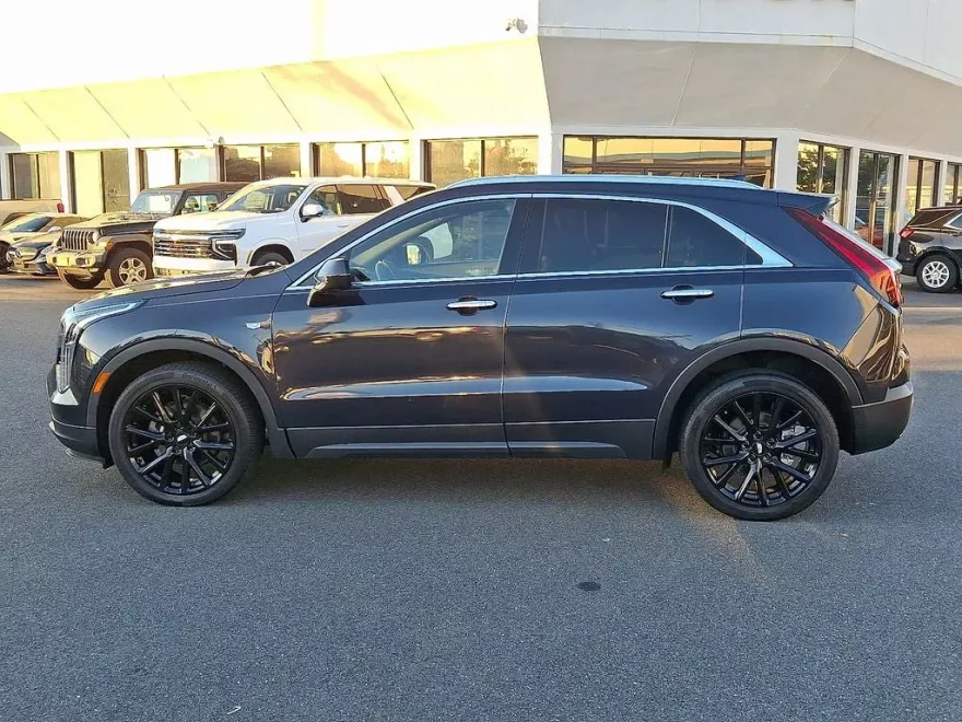 2022 Cadillac XT4 Luxury photo 1