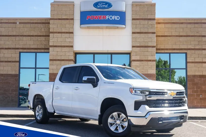 2023 Chevrolet Silverado LT photo 1