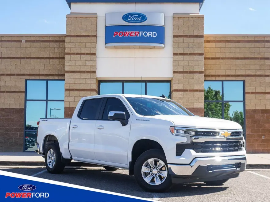 2023 Chevrolet Silverado LT photo 1
