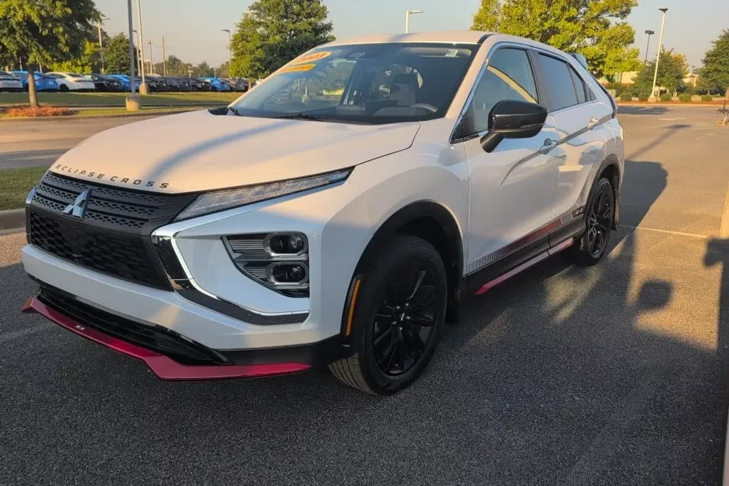 2023 Mitsubishi Eclipse Cross LE Ralliart photo 1