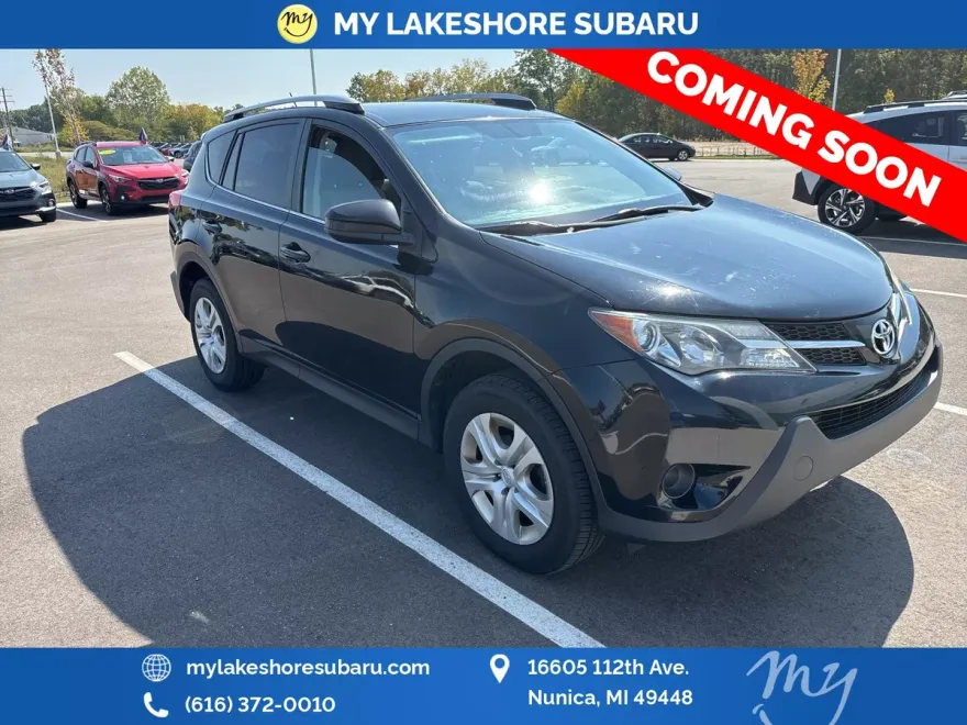 2015 Toyota RAV4 LE photo 1
