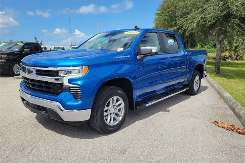 2022 Chevrolet Silverado 1500 LT photo 1