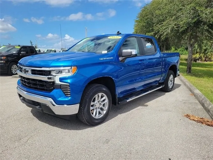 2022 Chevrolet Silverado 1500 LT photo 1