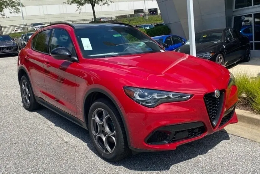 2025 Alfa Romeo Stelvio Sprint Base photo 1